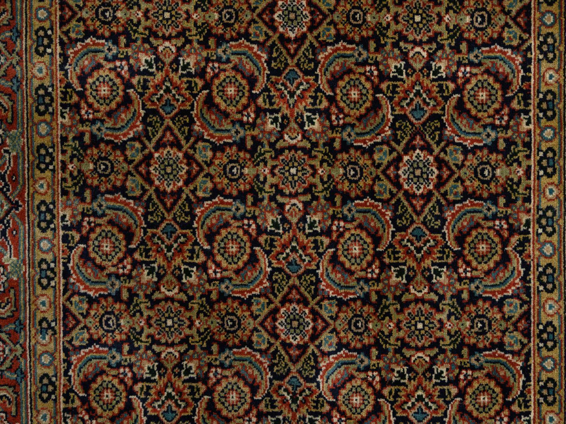 Traditional Rugs LUV571851